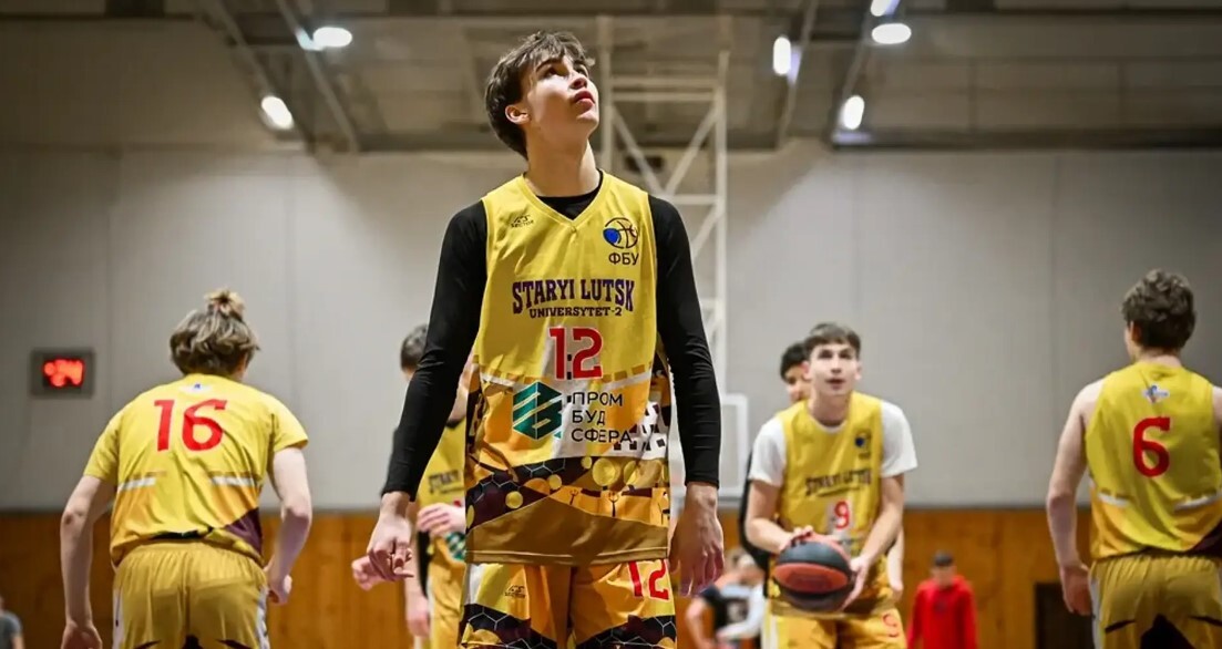 Перша ліга: Старий Луцьк та Локомотив завершили сезон в топ-10